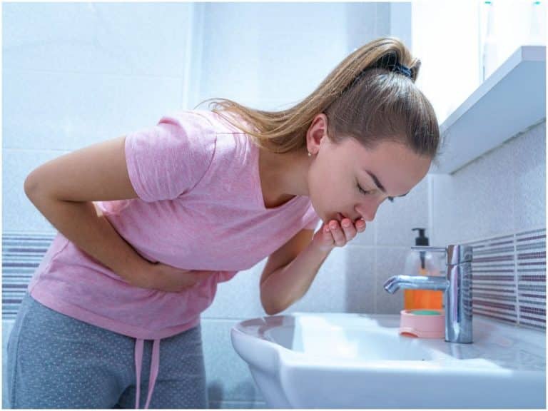 12 Best Essential Oils For Nausea, Morning Sickness, And Dizziness