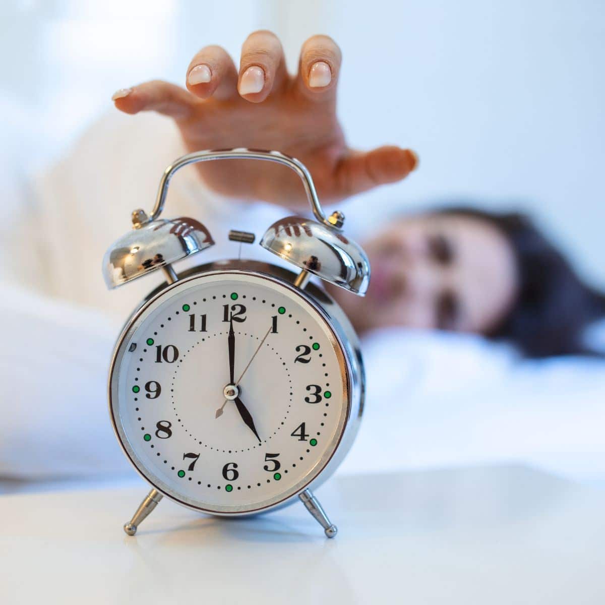 what does it mean to wake up at 5am
