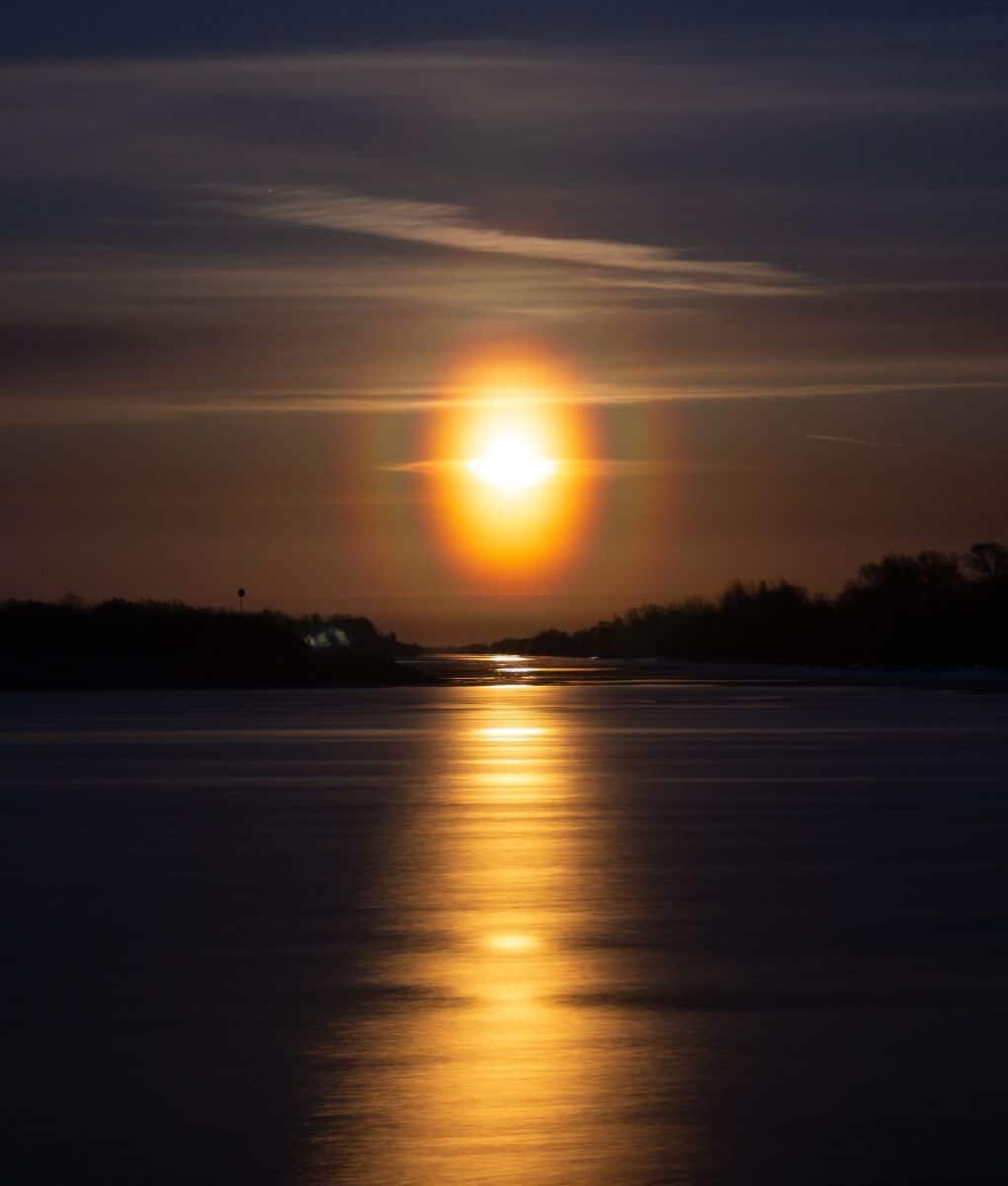 ring around moon meaning