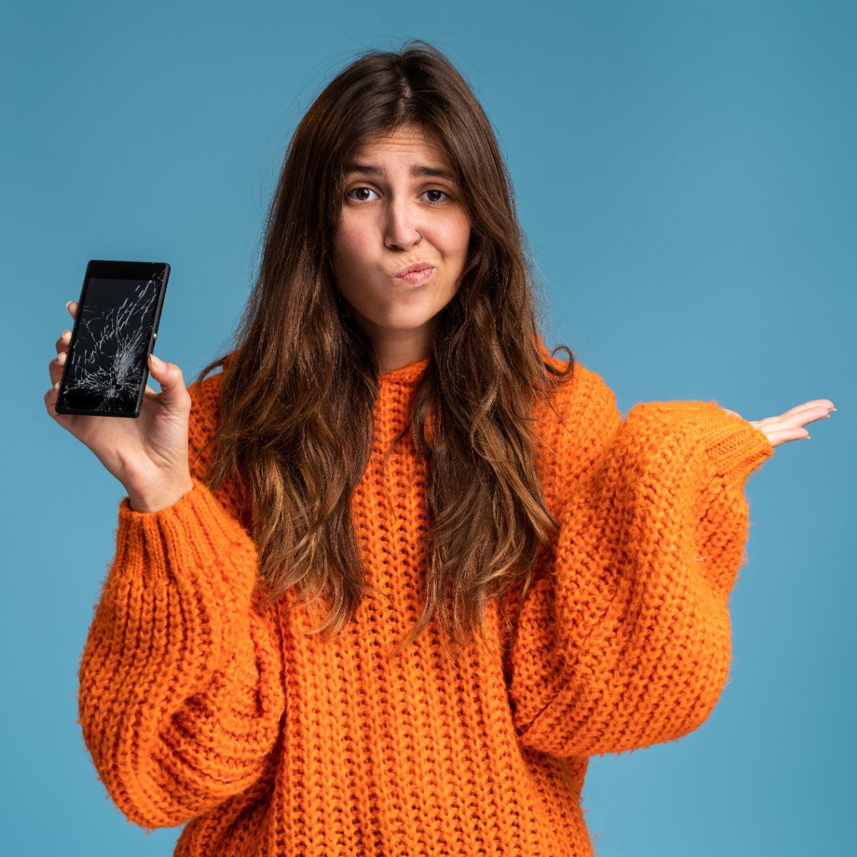 What is the spiritual meaning of a broken phone in a dream