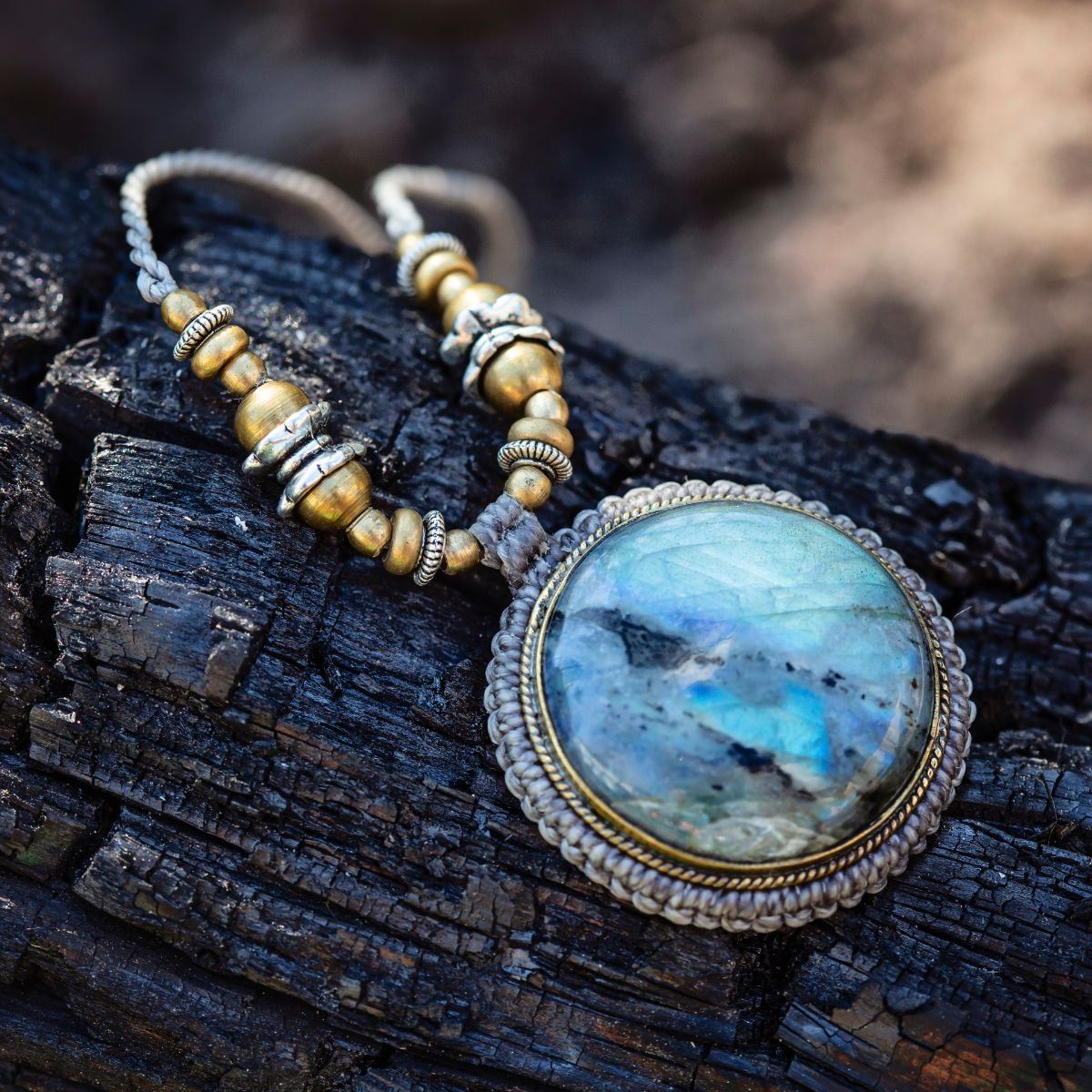 What is the spiritual meaning of labradorite