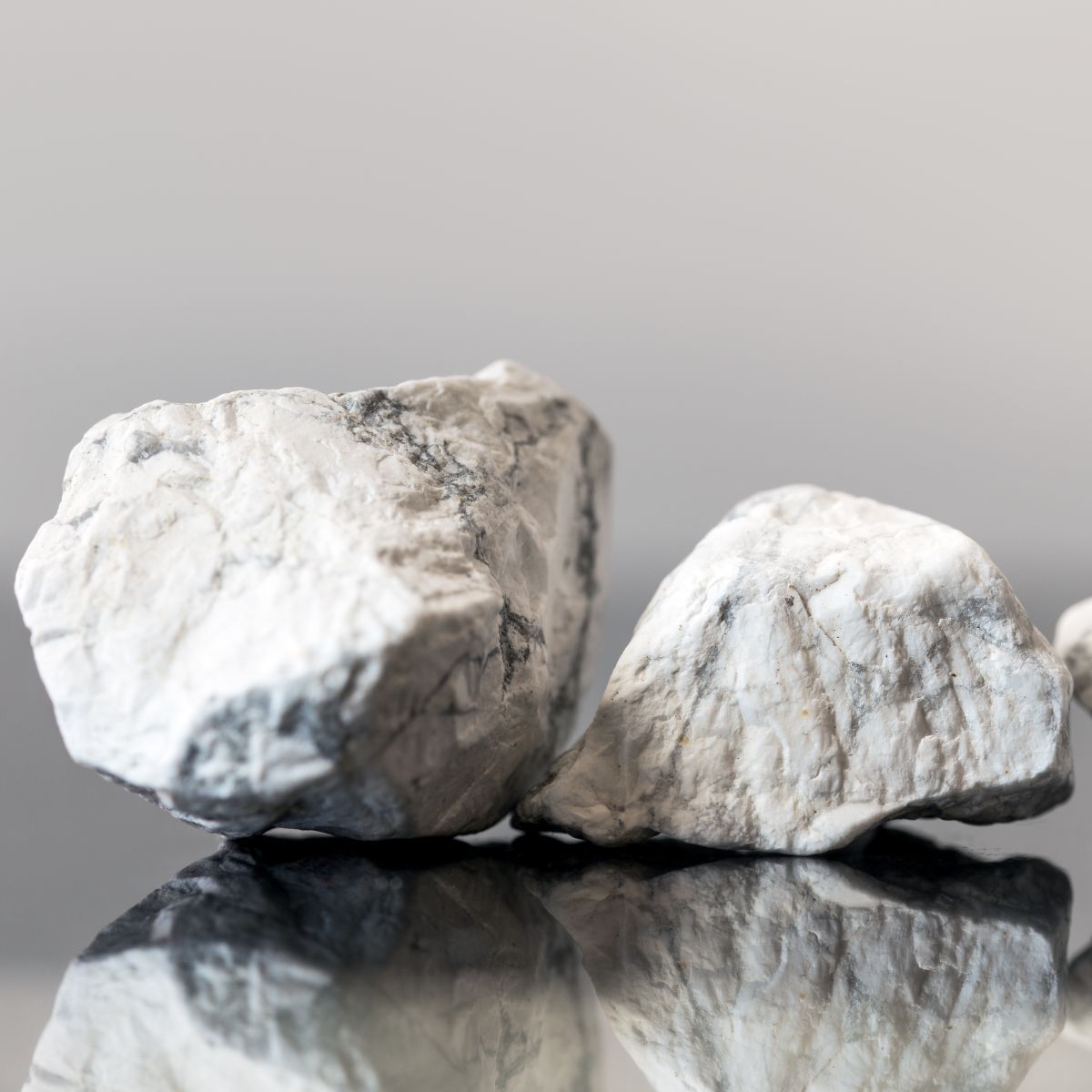 howlite crystal meaning