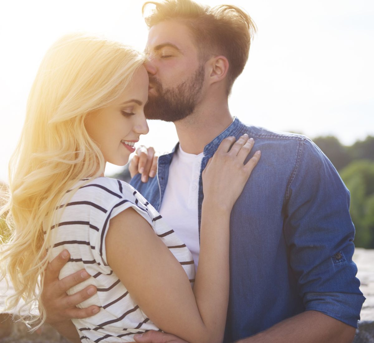 what does it mean to kiss someone on the forehead