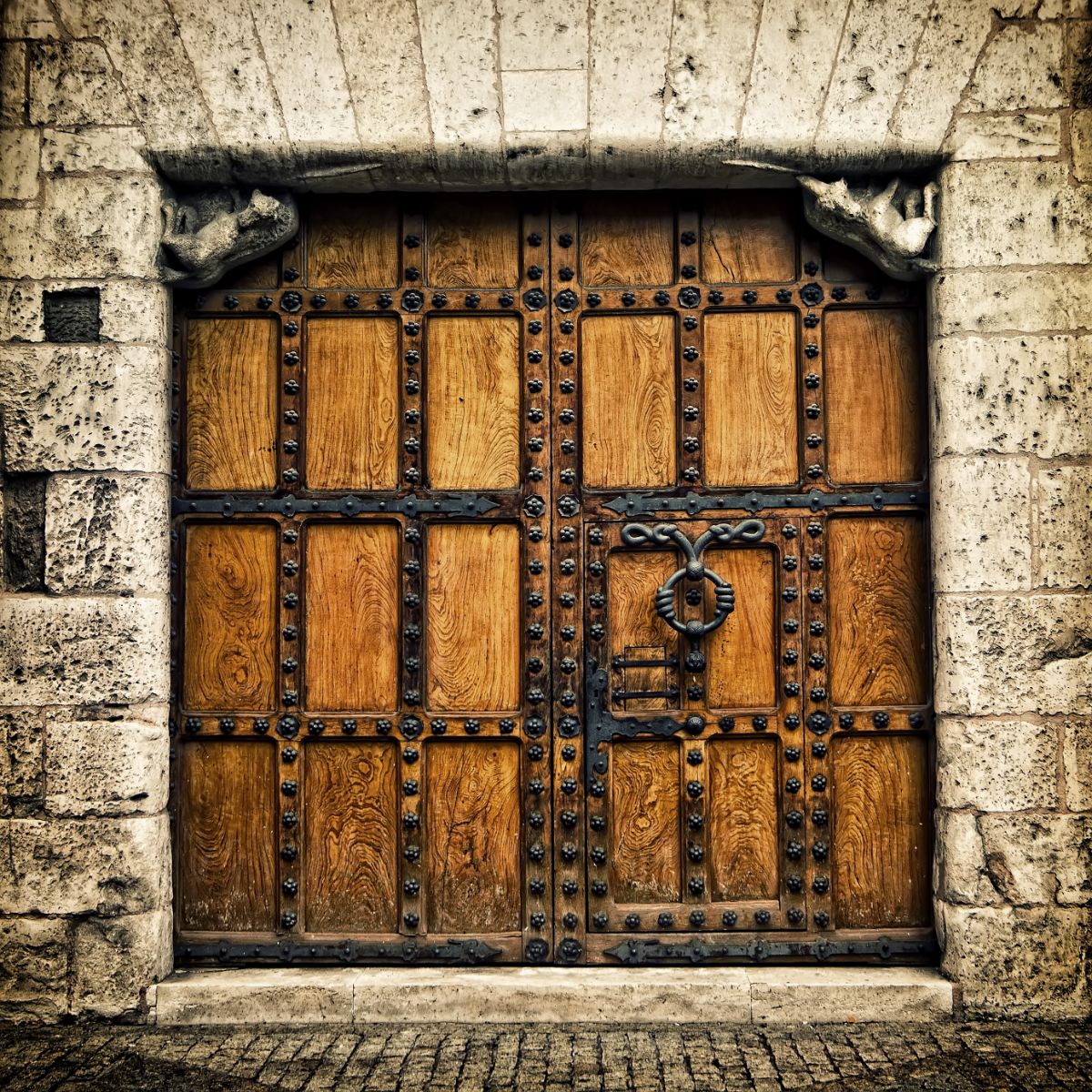 Doors opening by themselves Spiritual Meaning