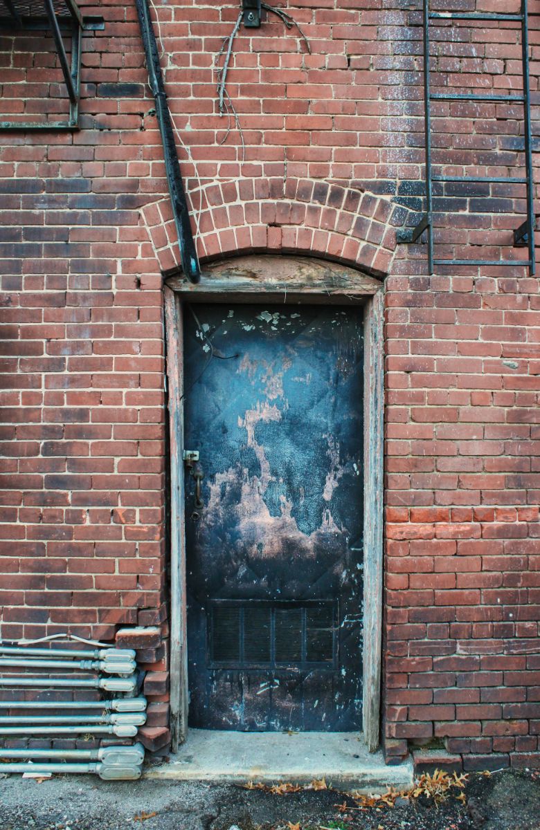 Doors opening by themselves Spiritual Meaning