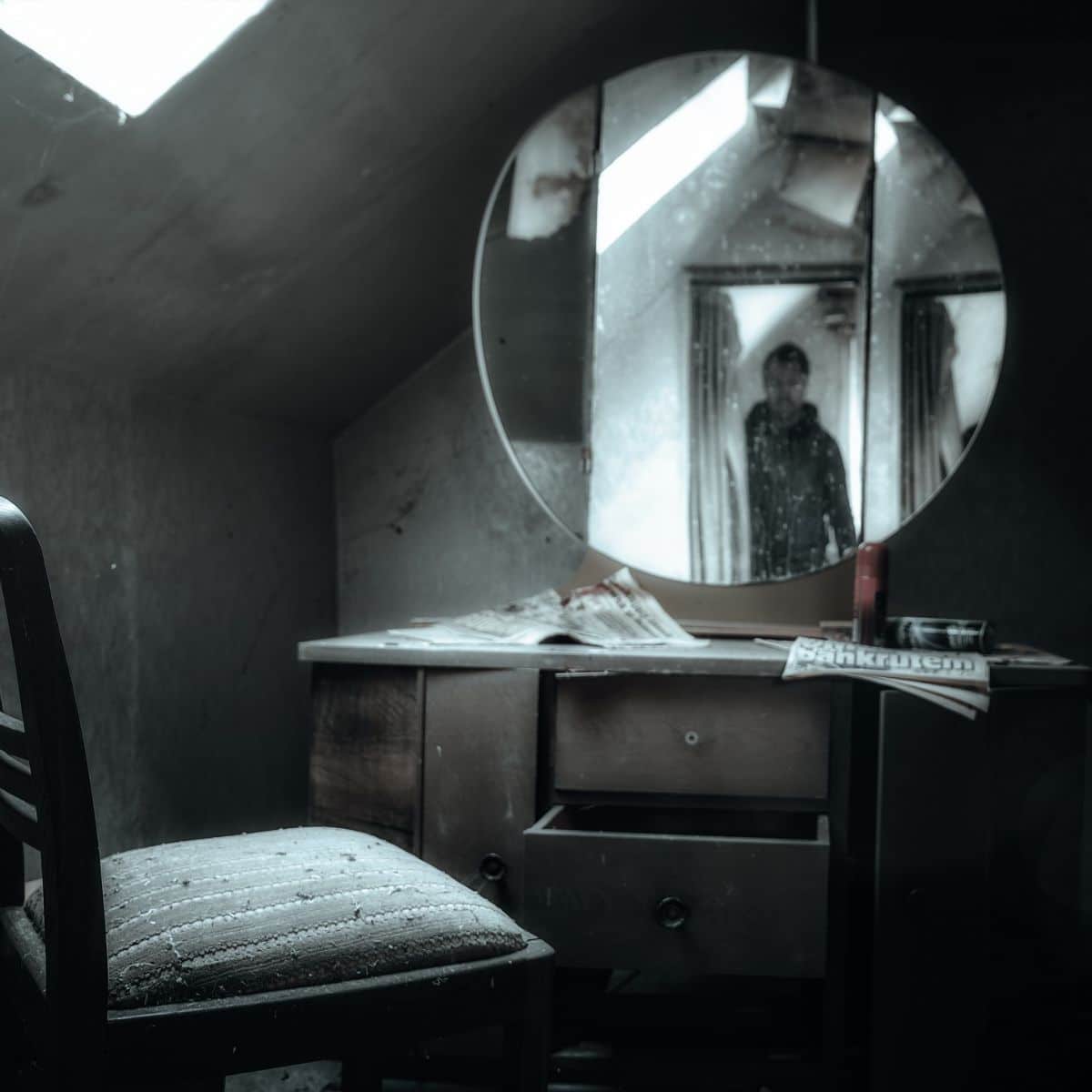 Mirrors in Bedroom and Spirits meaning Awakening State